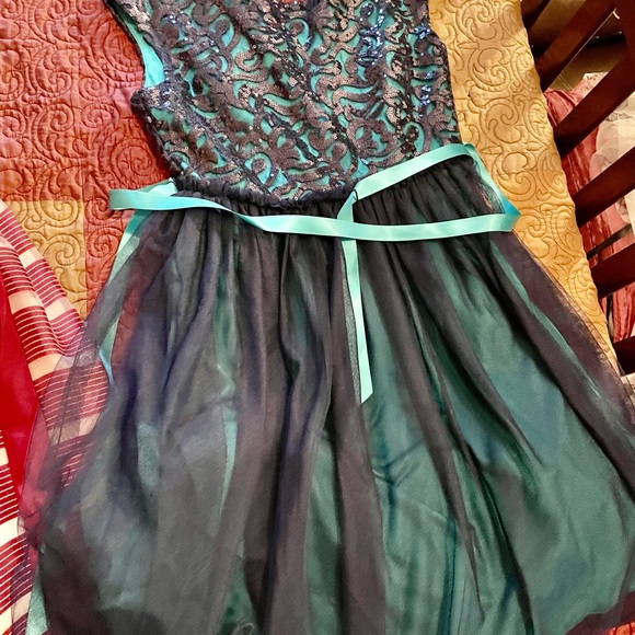 Set of 6 gorgeous and like new dresses!! Size 8 Paid $$$ - Picture 3 of 8